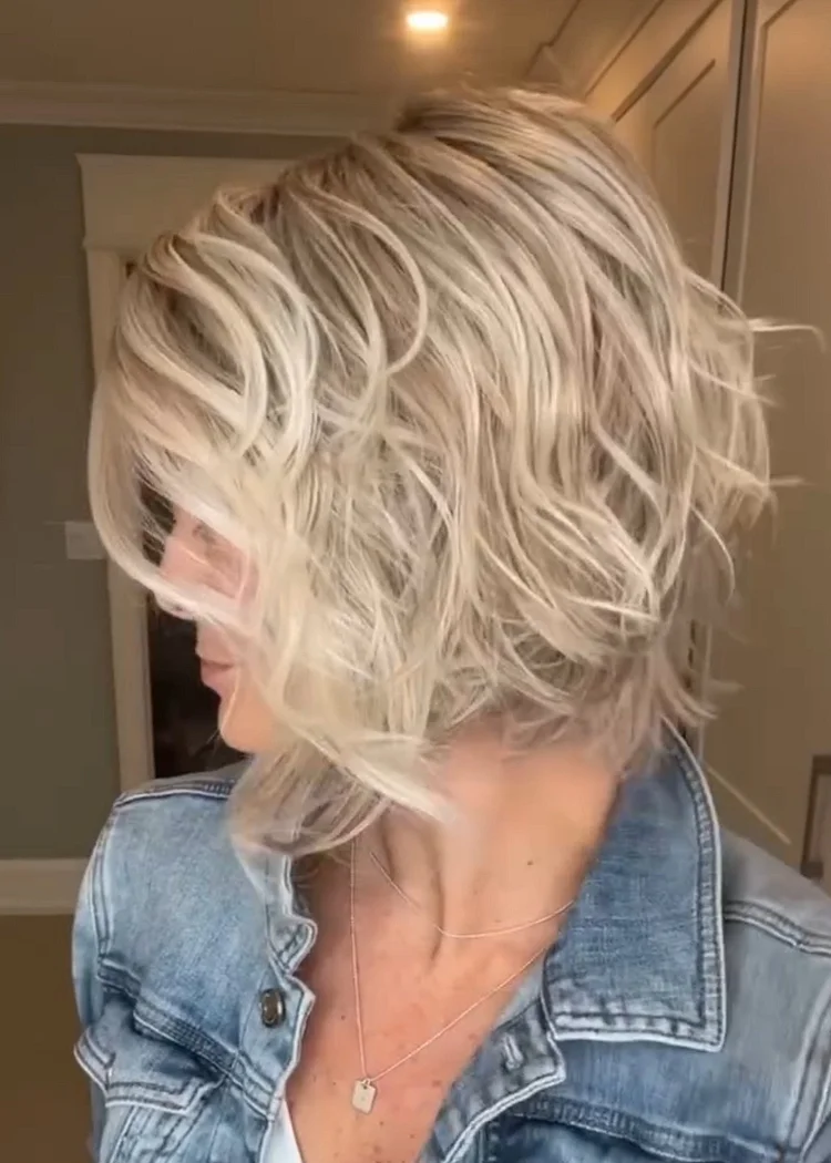 Valcero A-Line Bob with Waves Wig - Image 3